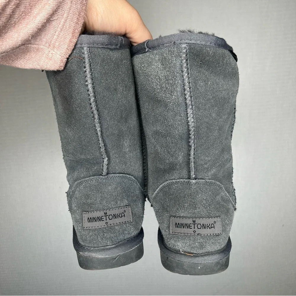 Minnetonka | Woman’s Grey Classic Boot 6 Minnetonka Women's 80060 - Olympia Boot